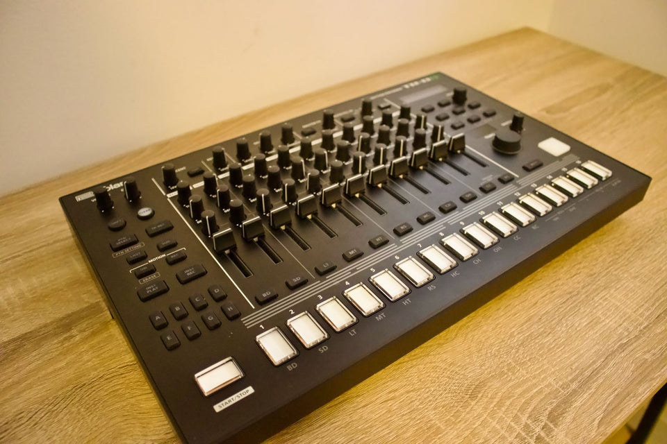 Roland TR-8S AIRA Rhythm Performer with Sample Playback 2018 - Present - Black