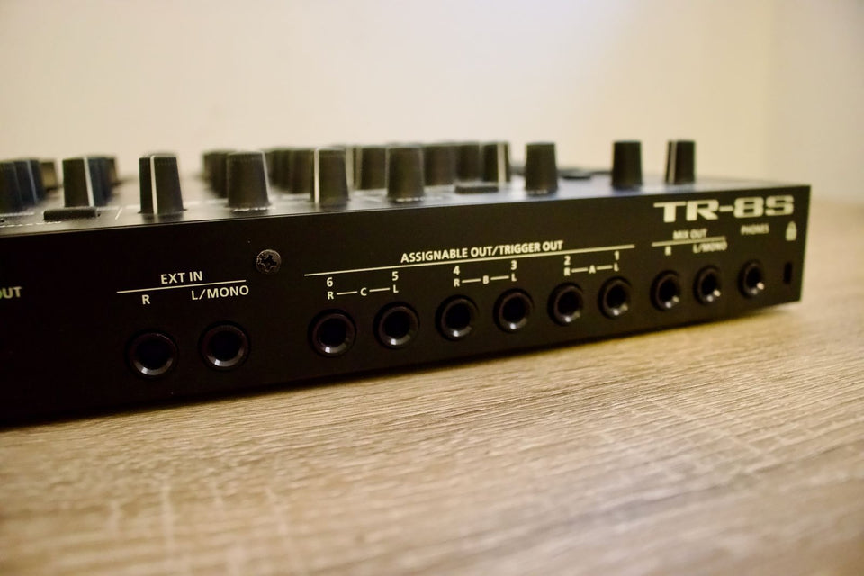 Roland TR-8S AIRA Rhythm Performer with Sample Playback 2018 - Present - Black